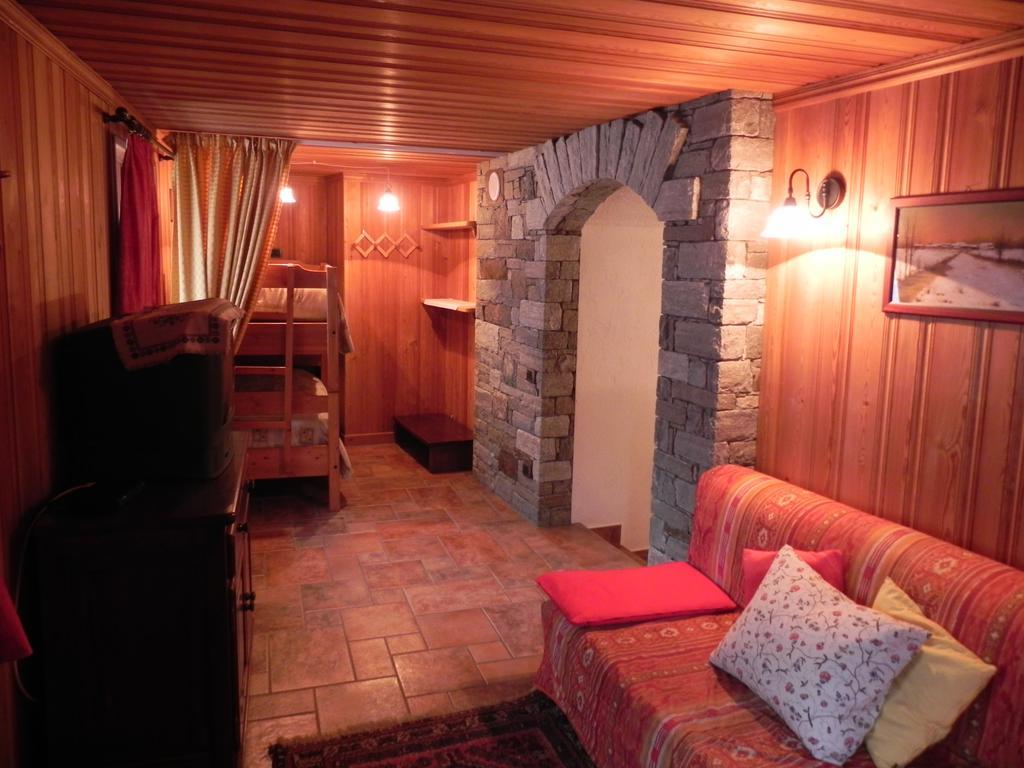 Le Vieux Rascard Chambres D'Hotes Champoluc Kamer foto