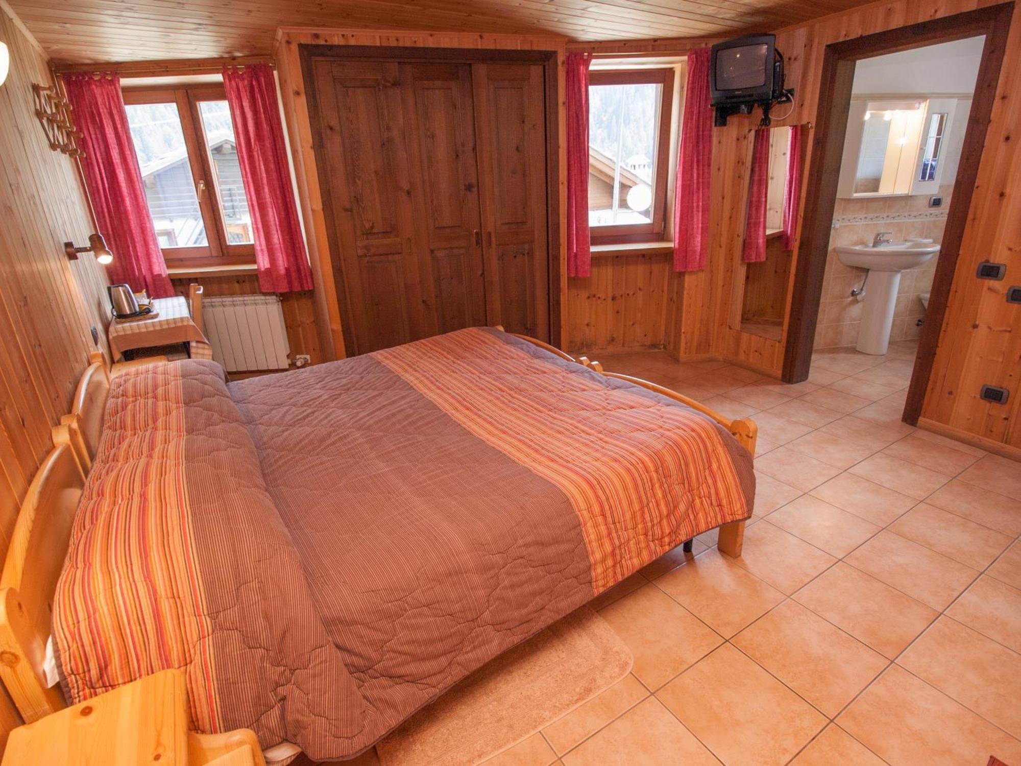 Le Vieux Rascard Chambres D'Hotes Champoluc Kamer foto