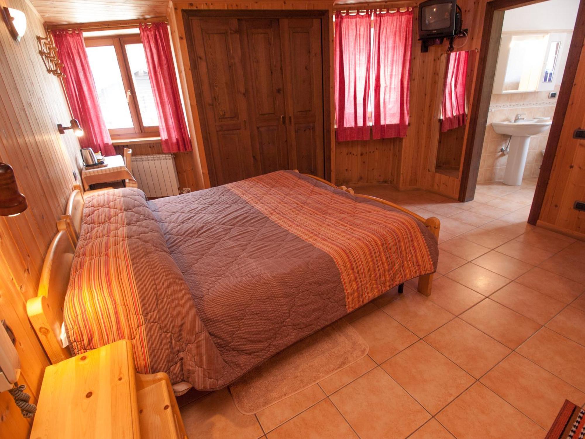 Le Vieux Rascard Chambres D'Hotes Champoluc Kamer foto